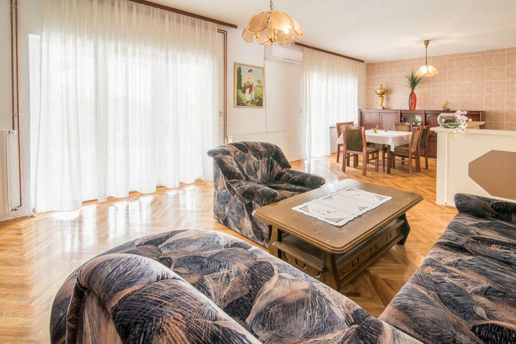Beljan Apartments クルク エクステリア 写真