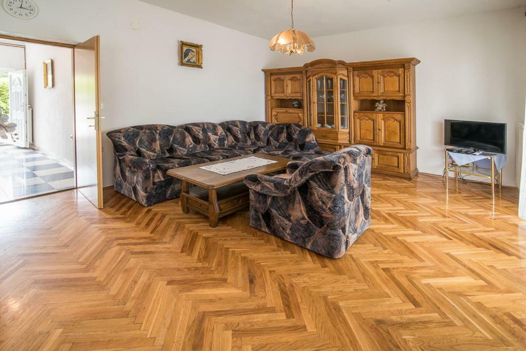 Beljan Apartments クルク エクステリア 写真